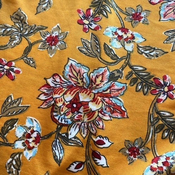 NWT-modern attraction-M-mustard yellow floral-Short sleeve shirt/top/blouse. - Picture 5 of 11